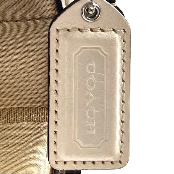 Coach signature beige tan Carly Bucket Purse optic white trim - Picture 4 of 15